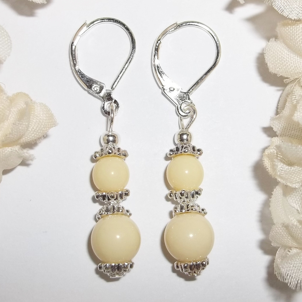 Light Yellow and Silver Beaded Earrings NWT Earring Earring Earring Earring 4681
